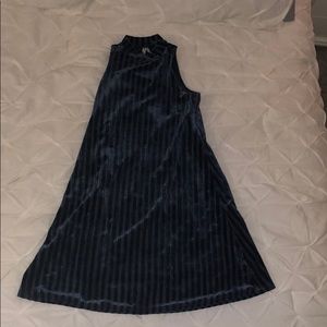 Super cute navy velvet dress